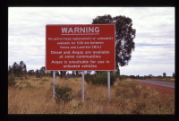 Warnschild nahe Ayers Rock